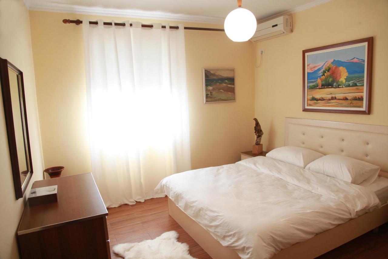 Cozy Central Apartment Tirana Exterior foto